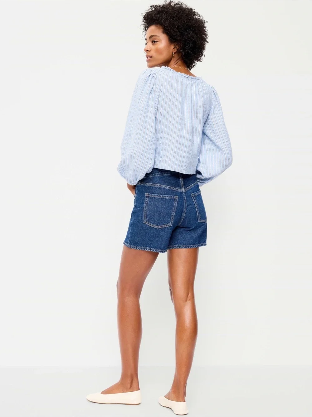 😎 Old Navy WOW high rise baggy jean shorts. Size 6. NWT.